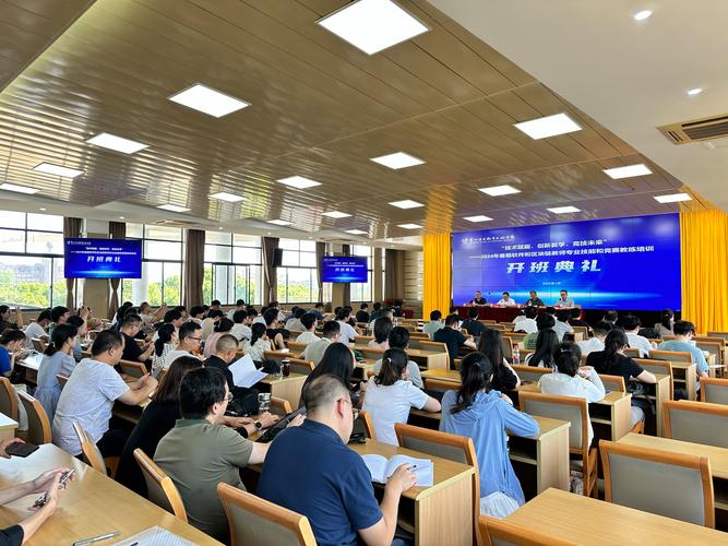 区块链培训是什么？如何通过系统学习掌握区块链技术核心与应用场景？